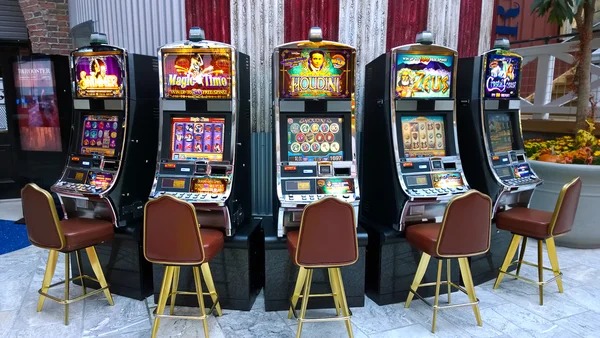 Jewels of Prosperity slot game grid and cascading reels on rajampo link